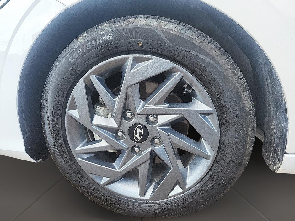2024 Hyundai Elantra Preferred