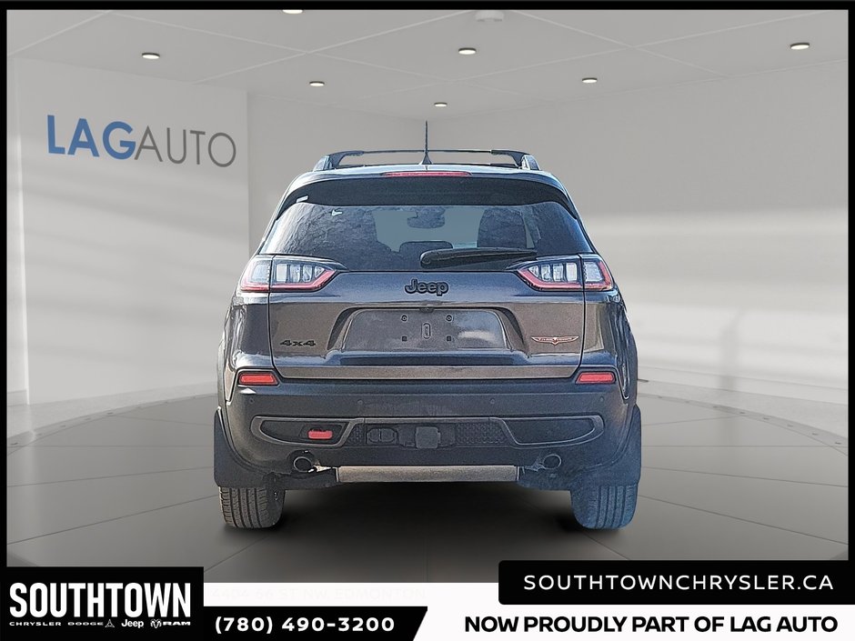 2023 Jeep Cherokee Trailhawk