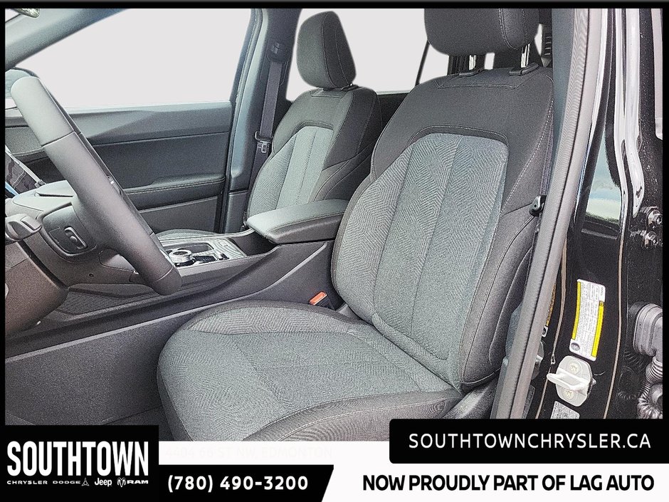 2026 Jeep Cherokee LAREDO-8
