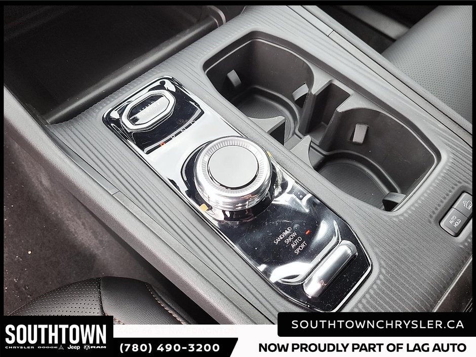 2026 Jeep Cherokee OVERLAND-14