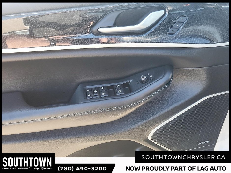 2023 Jeep Grand Cherokee 4xe Trailhawk-10