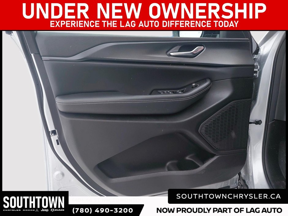 2025 Jeep Grand Cherokee LAREDO-11