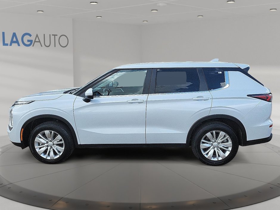 2025 Mitsubishi Outlander ES