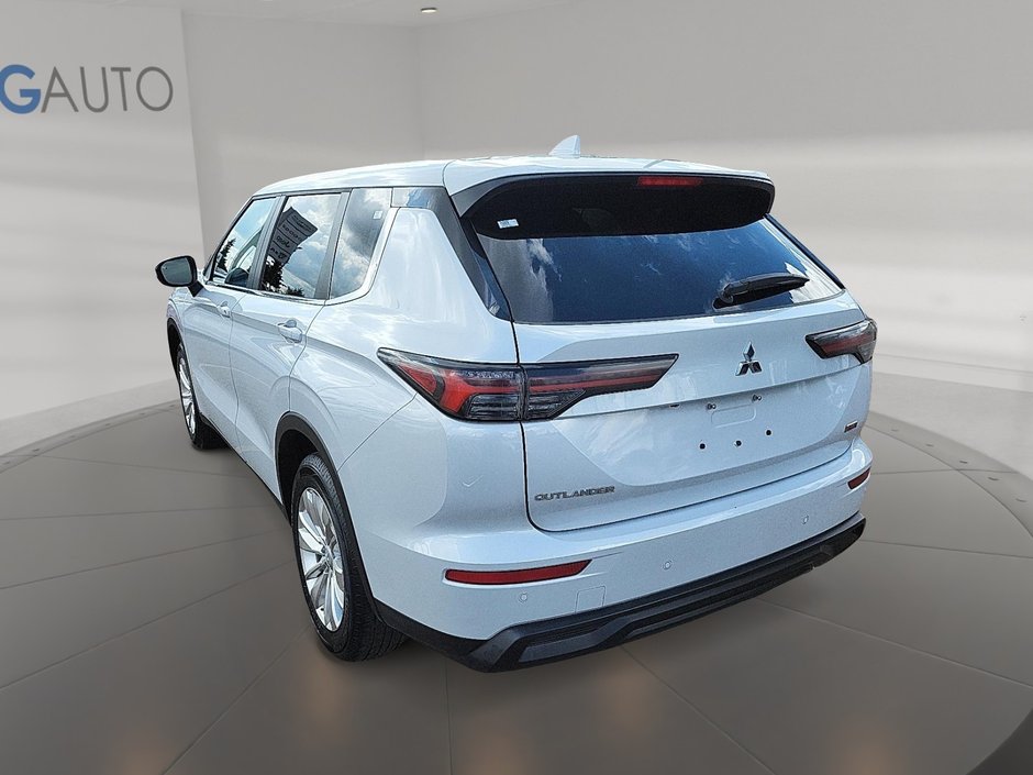 2025 Mitsubishi Outlander ES