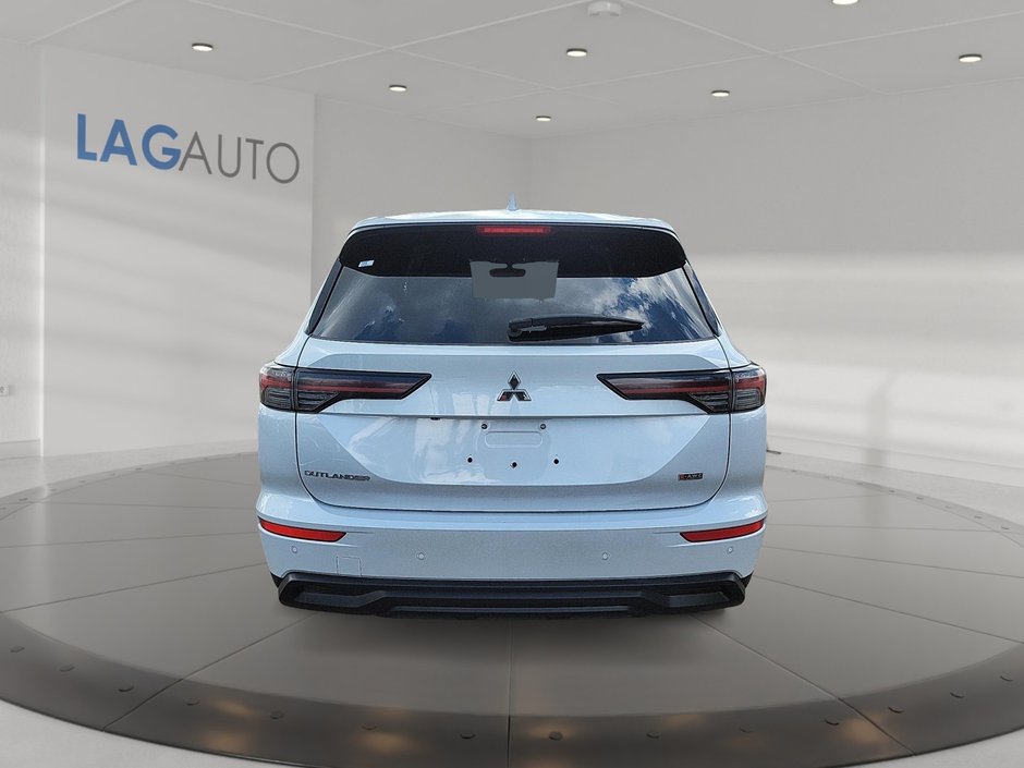 2025 Mitsubishi Outlander ES