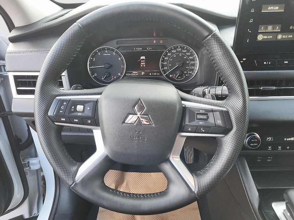 2025 Mitsubishi Outlander ES