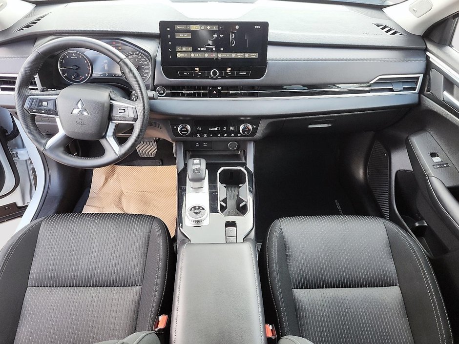 2025 Mitsubishi Outlander ES