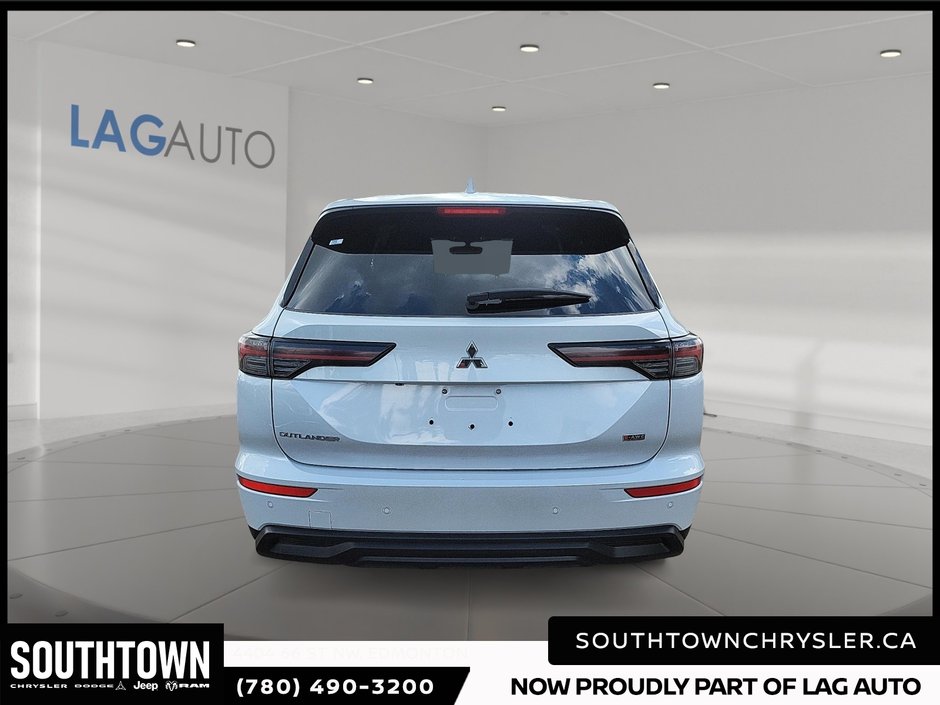 2025 Mitsubishi Outlander ES