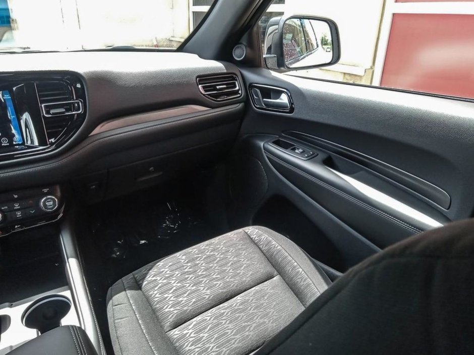 2024 Dodge Durango SXT IN WHITE KNUCKLE EQUIPPED WITH A 3.6L V6 , 8SPD AUTO , AWD , THIRD ROW SEATING GROUP , HEATED SEATS + SW , BACKUP CAM , BSM/-24