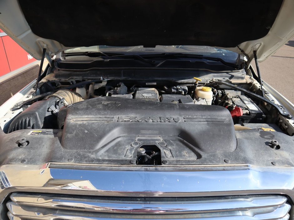 2022 Ram 3500 LONGHORN IN PEARL WHITE EQUIPPED WITH A 6.7L CUMMINS TURBO DIESEL , 4X4 , 6SPD AISIN HD AUTO , ADAPTIVE STEERING , REAR AUTO LVL-32