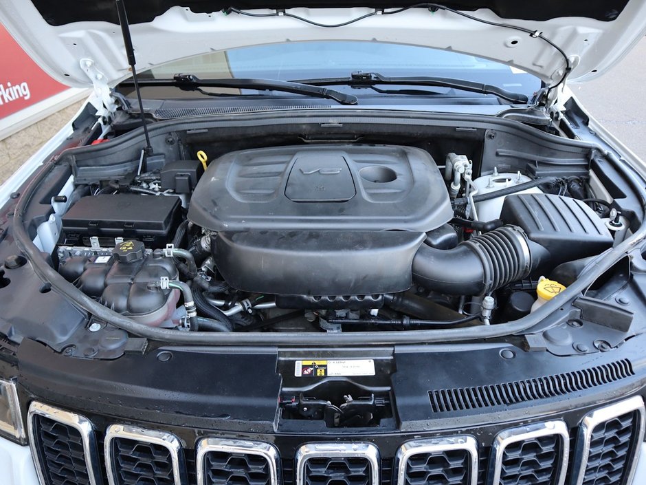 2021 Jeep Grand Cherokee LAREDO IN BRIGHT WHITE EQUIPPED 3.6L V6 , 4X4 , 8SPD TF AUTO , BSM/RCPD , BACKUP CAM , PARK SENSE REAR , HEATED SEATS + SW , KEY-26