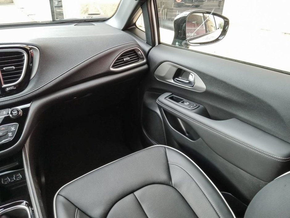 2024 Chrysler Pacifica Hybrid PREMIUM S IN BRIGHT WHITE EQUIPPED WITH A 3.6L HYBRID V6 , FWD , EFLITE CVT AUTO , NAPPA LEATHER HEATED SEATS + SW , S APPEARANC-24