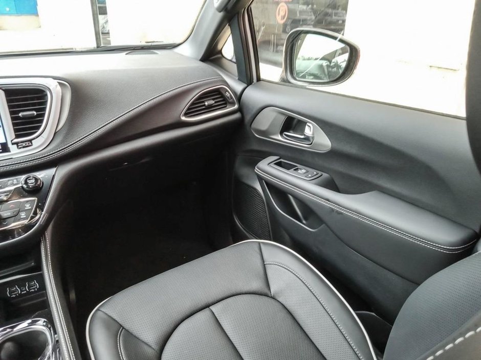 2024 Chrysler Pacifica Hybrid PREMIUM S IN SILVER MIST EQUIPPED WITH A 3.6L HYBRID V6 , FWD , EFLITE CVT AUTO , NAPPA LEATHER HEATED/VENTED SEATS , SAFETY SPH-24