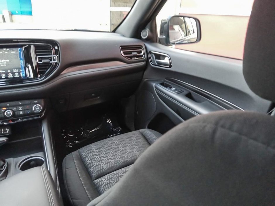 2024 Dodge Durango SXT PLUS IN FROSTBITE PEARL EQUIPPED WITH A 3.6L V6 , AWD , 8SPD AUTO , 3RD ROW SEATING GROUP , SXT BLACKTOP PCKG , 20INCH RIMS-24