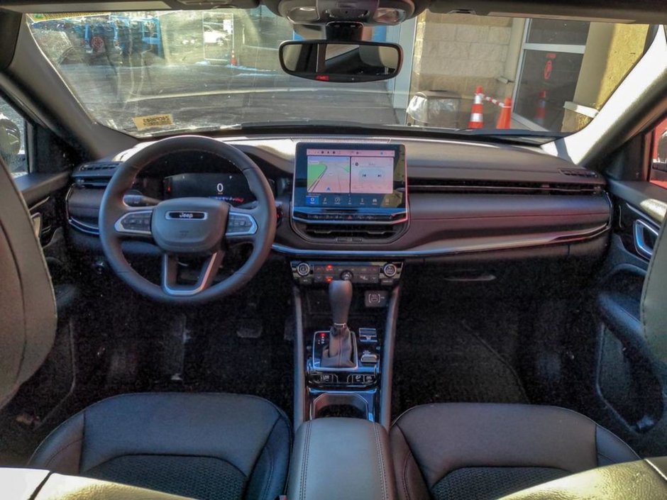 2024 Jeep Compass TRAILHAWK IN BRIGHT WHITE EQUIPPED WITH A 2.0L TURBO I4 , 4X4 , 8SPD AUTO , SUN SOUND & NAV , DRIVER ASSIST GROUP I , 10.1INCH W-25