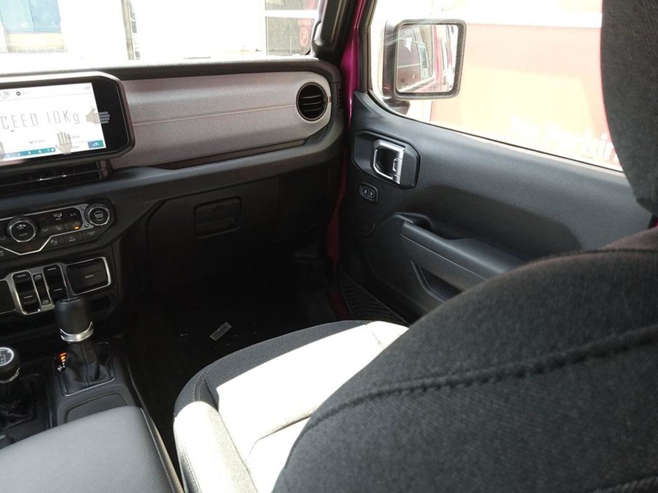 2024 Jeep Wrangler SPORT S IN TUSCADERO PEARL EQUIPPED WITH A 3.6L V6 , 4X4 , 8SPD TF AUTO , 17INCH RIMS , SAFETY GROUP , TECH GROUP , CONVENIENCE-24