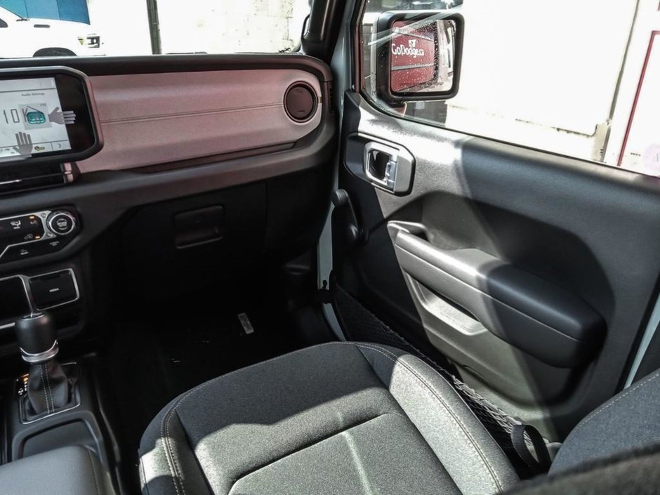 2024 Jeep Wrangler SPORT IN EARL GREY EQUIPPED WITH A 3.6L V6 , 4X4 , 8SPD TF AUTO , MODULAR HARDTOP , BACKUP CAM , AUTO LIGHTS , PUSH START , DUAL-24