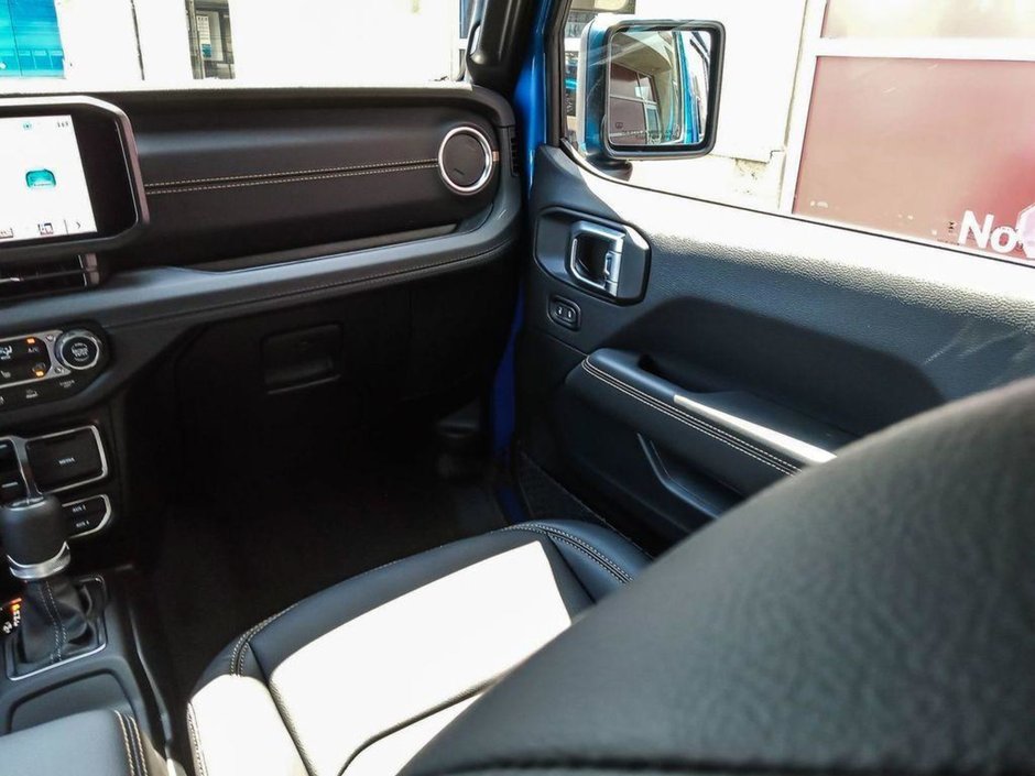 2024 Jeep Wrangler SAHARA IN HYDRO BLUE PEARL EQUIPPED WITH A 3.6L V6 , 4X4 , 8SPD TF AUTO , HARDTOP , SIDE STEPS , SAFETY GROUP , TECH GROUP , NAV-24