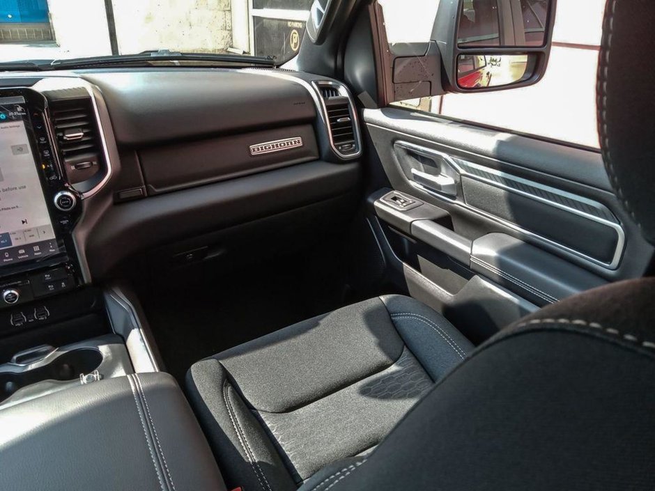 2025 Ram 1500 BIG HORN NIGHT EDITION IN FLAME RED EQUIPPED WITH A 3.0L TWIN TURBO I6 , 4X4 , 8SPD AUTO , PANO SUNROOF , TONNEAU COVER , BIG HO-23