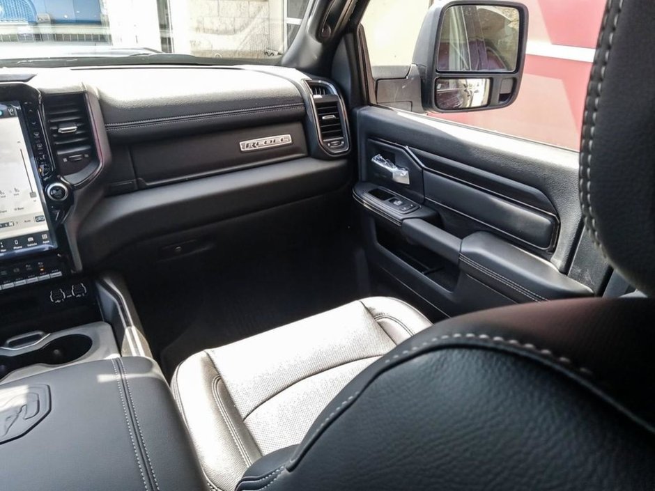 2024 Ram 2500 REBEL IN DIAMOND BLACK EQUIPPED WITH A 6.7L CUMMINS TURBO DIESEL , 6SPD AUTO , 4X4 , TOWING TECH GROUP , LVL 1 EQUIPMENT , 20INC-23