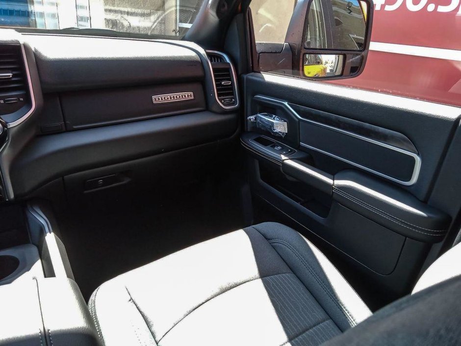 2024 Ram 2500 BIG HORN IN OMAHA ORANGE EQUIPPED WITH A 6.7L CUMMINS TURBO DIESEL I6 , 4X4 , 6SPD AUTO , 12INCH W/NAV , REMOTE START , ALPINE A-23