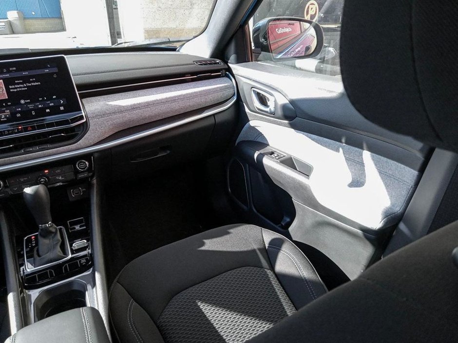 2024 Jeep Compass SPORT IN LASER BLUE PEARL EQUIPPED WITH A 2.0L TURBO I4 , 4X4 , 8SPD AUTO , 10.1INCH TOUCHSCREEN , AC , CRUISE , HEATED SEATS +-24