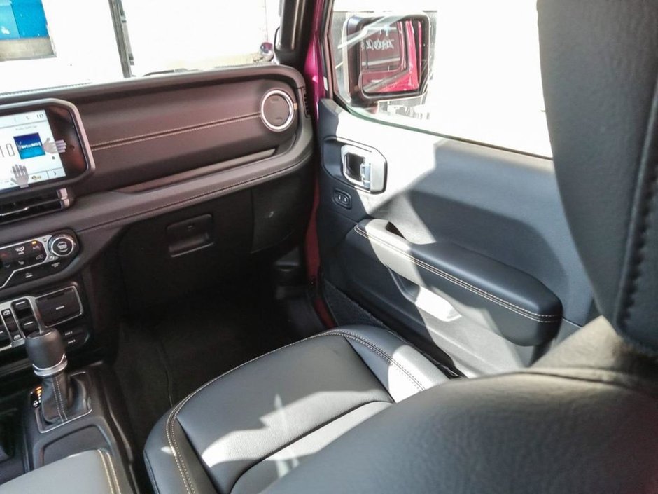 2024 Jeep Gladiator SPORT IN TUSCADERO PEARL EQUIPPED WITH A 3.6L V6 , 8SPD AUTO , 4X4 , CONVENIENCE GROUP , PREMIUM PCKG , HD ELECTRICAL GROUP , HE-24