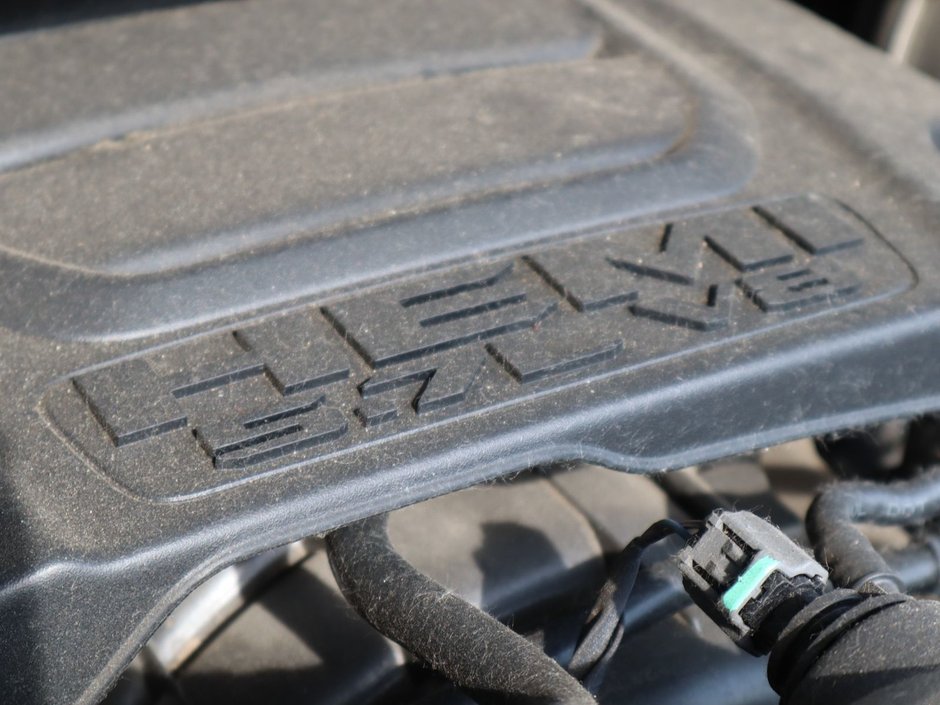 2023 Ram 1500 LIMITED IN IVORY TRI COAT PEARL EQUIPPED WITH A 5.7L HEMI V8 , 8SPD AUTO , 4X4 , 22INCH POLISHED ALUMINIUM RIMS , PANORAMIC SUNR-32