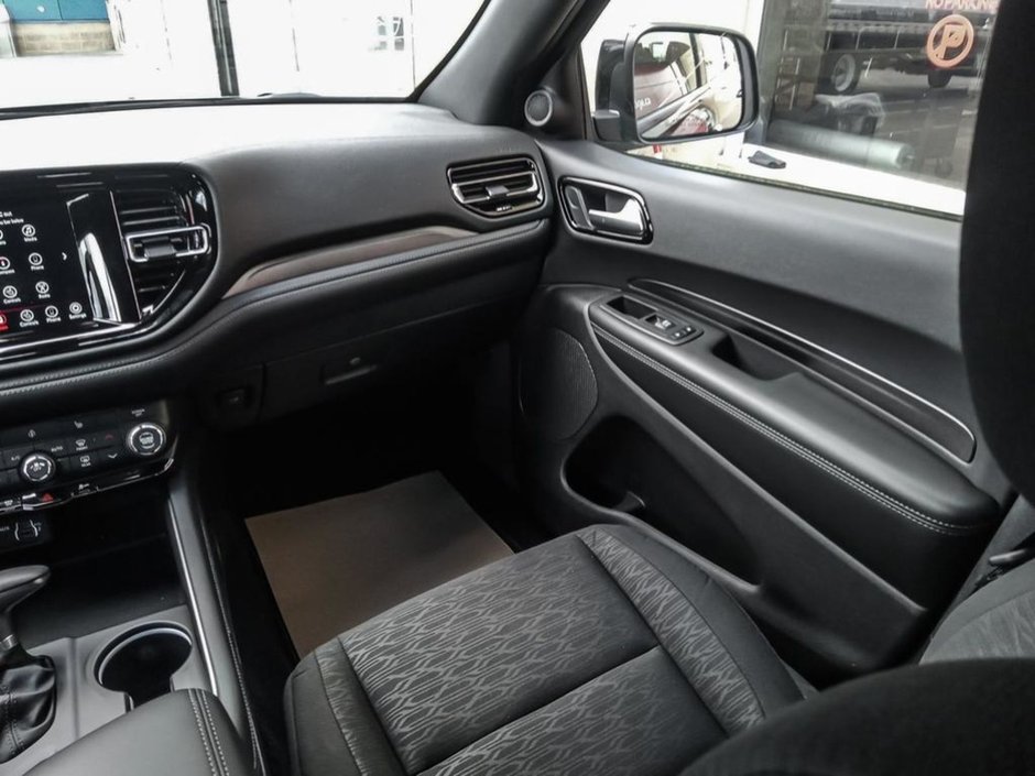 2024 Dodge Durango SXT, 3.6L V6, 7 PASS SEATING, FRNT HTD SEATS/STEERING WHEEL, REVERSE CAMERA, RAIN-SENSING WIPER BLADES-24