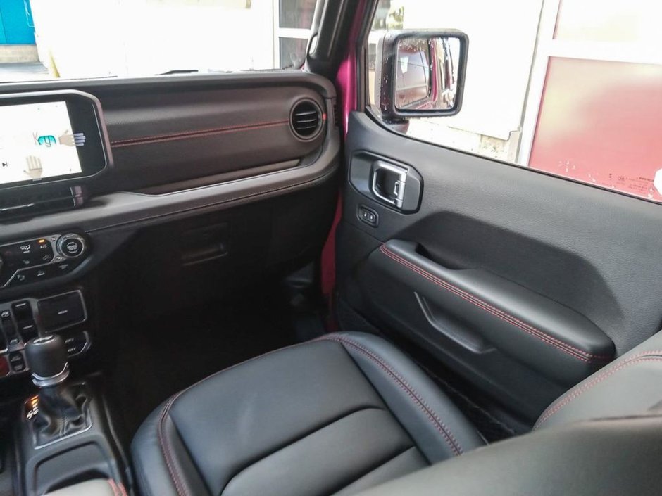 2024 Jeep Wrangler RUBICON X IN TUSCADERO PEARL EQUIPPED WITH A 3.6L V6 , 4X4 , 8SPD TF AUTO , TRAILER TOW/HD ELECTRICAL , RECON PCKG , 12.3INCH TO-24