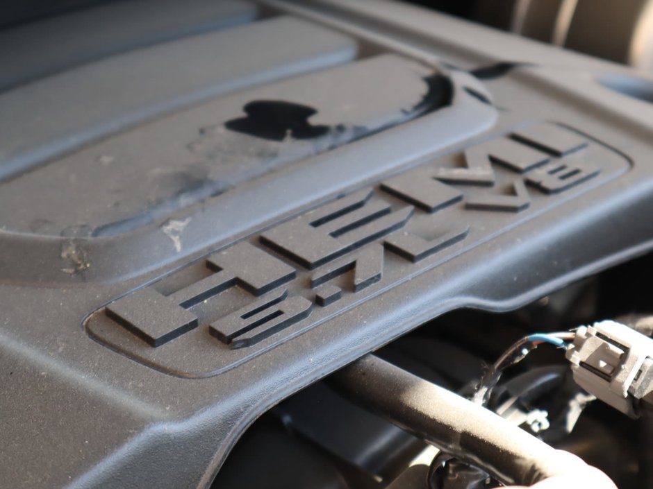 2023 Ram 1500 TRADESMAN IN BRIGHT WHITE EQUIPPED WITH A 5.7L HEMI V8 , 4X4 , 8SPD AUTO , CLASS IV HITCH RECEIVER , ANTI SPIN DIFF , 3.92 REAR-29