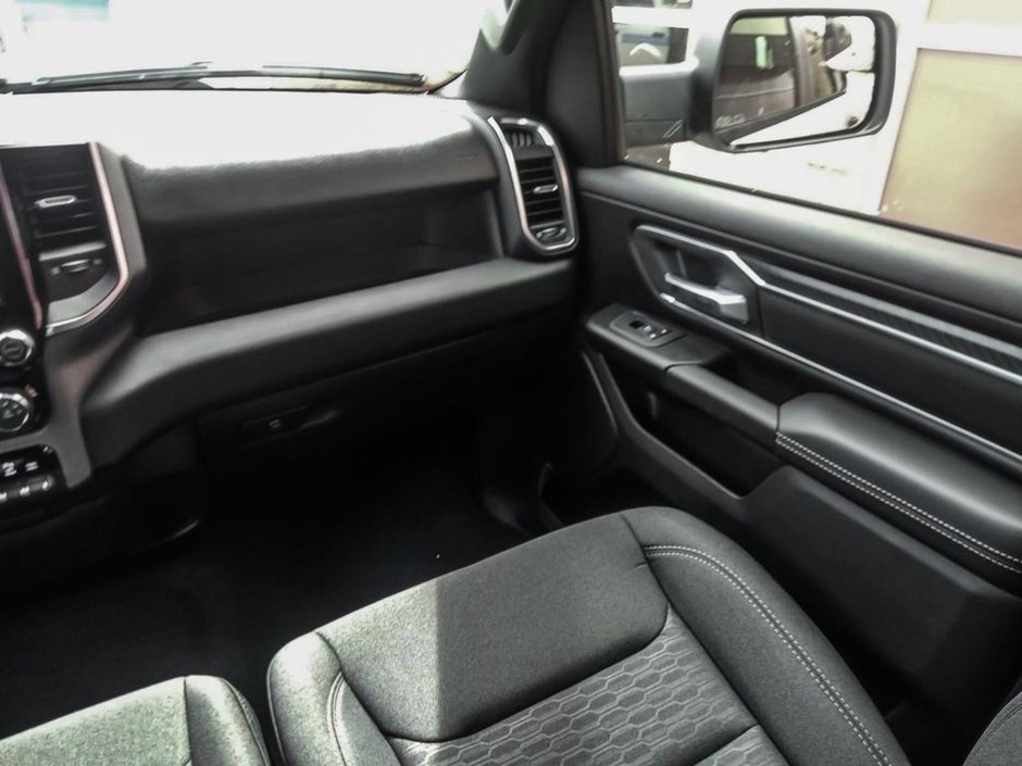 2025 Ram 1500 BIG HORN IN BRIGHT WHITE EQUIPPED WITH A 3.0L HURRICANE TWIN TURBO I6 , 4X4 , 8SPD AUTO , TRAILER BRAKE CONTROL , 3.92 REAR AXLE-24