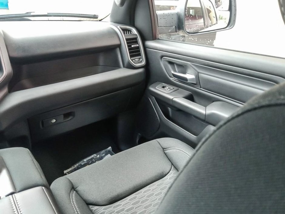 2025 Ram 1500 TRADESMAN SPORT IN BRIGHT WHITE EQUIPPED WITH A 3.0L TWIN TURBO I6 , 4X4 , 8SPD AUTO , TRADESMAN LVL 1 , SPORT APPEARANCE PCKG ,-23