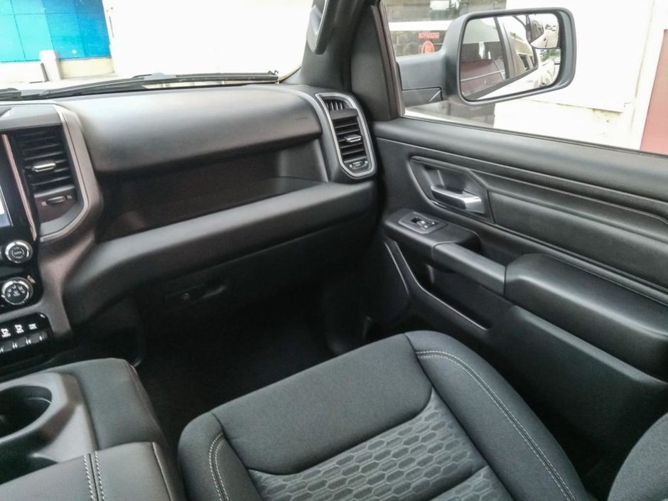 2025 Ram 1500 TRADESMAN SPORT IN BRIGHT WHITE EQUIPPED WITH A 3.6L V6 W/ETORQUE , 4X4 , 8SPD AUTO , TRADESMAN LVL 1 , SPORT APPEARANCE PCKG-23