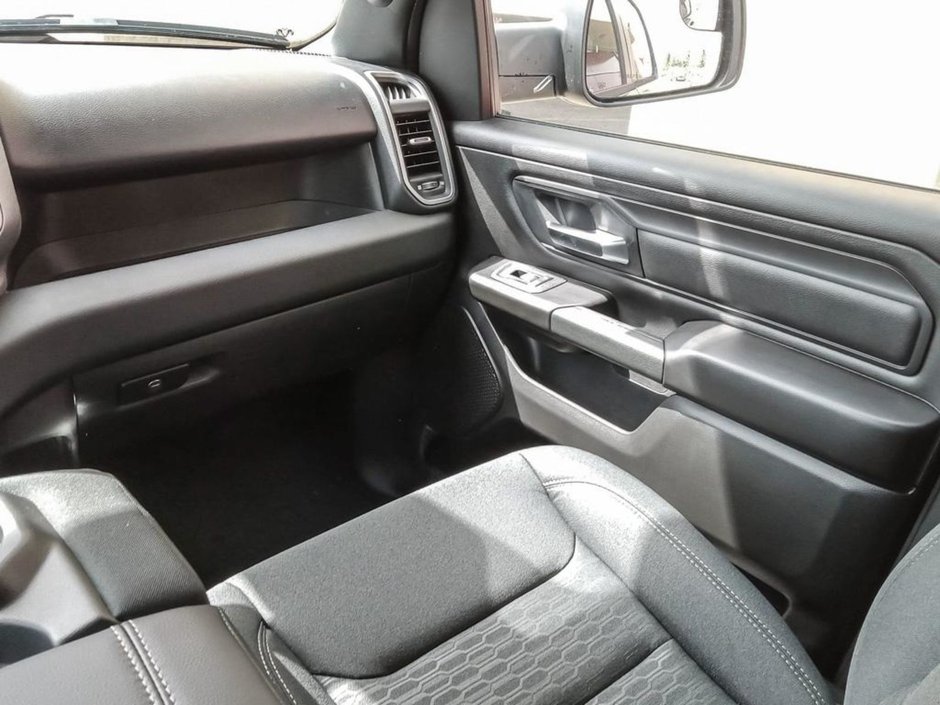 2025 Ram 1500 TRADESMAN SPORT IN DIAMOND BLACK EQUIPPED WITH A 3.6L V6 W/ETORQUE , 4X4 , 8SPD AUTO , TRADESMAN LVL 1 , SPORT APPEARANCE PCKG ,-23