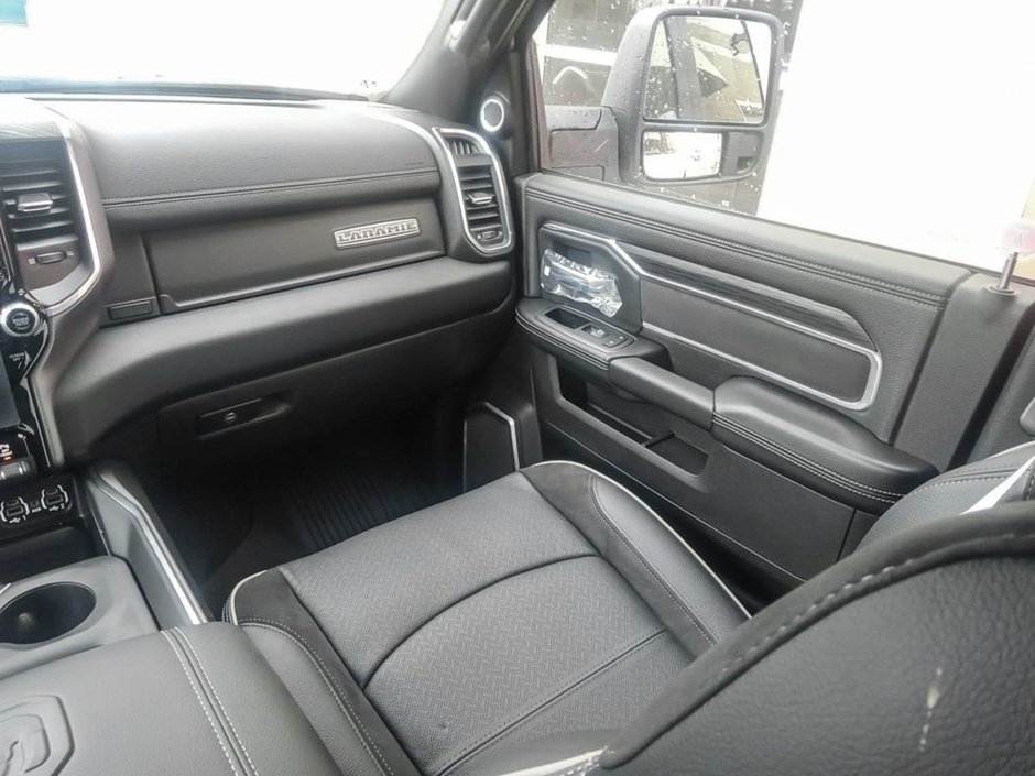 2024 Ram 2500 LARAMIE NIGHT EDITION IN BRIGHT WHITE EQUIPPED WITH A 6.7L CUMMINS TURBO DIESEL I6 , 4X4 , 6SPD AUTO , SUNROOF , LARAIE LEVEL B-24