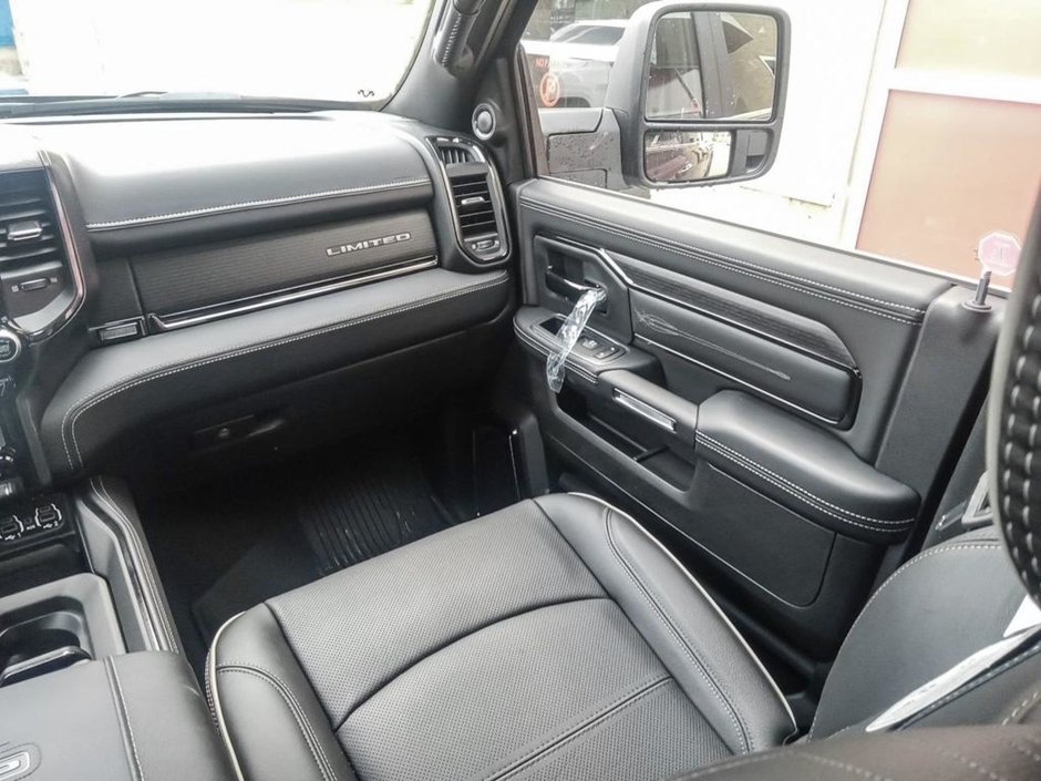 2024 Ram 3500 LIMITED, 6.7L CUMMINS TURBO DIESEL I6, 12 UCONNECT 5 W/NAV, 360 CAMERA, ADAPTIVE CRUISE, REAR AUTO-LEVELLING AIR SUSPENSION-24