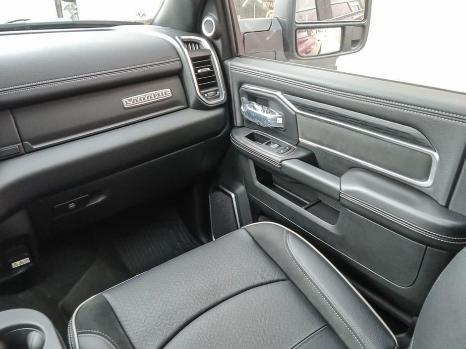 2024 Ram 3500 LARAMIE IN RED PEARL EQUIPPED WITH A 6.7L CUMMINS TURBO DIESEL I6 , 4X4 , 6SPD AUTO , SUNROOF , REAR AUTO LEVELLING AIR SUSPENSI-23