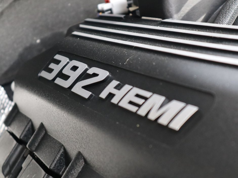 2022 Dodge Durango SRT 392 IN DB BLACK EQUIPPED WITH A 6.4L HEMI SRT V8 , AWD , 8SPD TF AUTO , 19 SPEAKER HK AUDIO , SUNROOF , 2ND ROW CONSOLE , BR-30