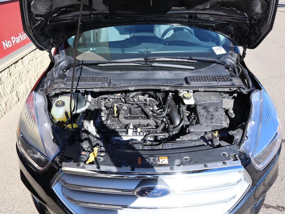 2019 Ford Escape SE IN BLACK EQUIPPED WITH A FUEL EFFICIENT 1.5L TURBO I4 , 4X4 , 6SPD AUTO , HEATED CLOTH BUCKET SEATS , AC , CRUISE , BACKUP CA-25