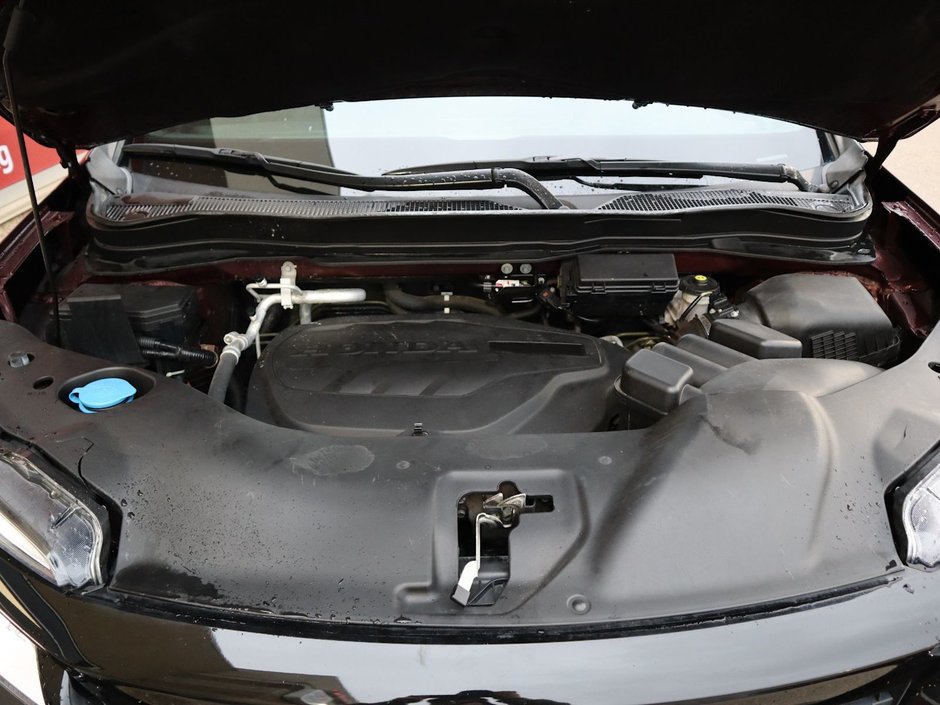 2020 Honda Passport TOURING IN RED EQUIPPED WITH A 3.5L V6 , AWD , 9SPD AUTO , LEATHER HEATED/VENTED BUCKET SEATS , DUAL EXHAUST , NAV , PREMIUM AUD-27