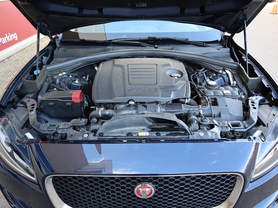 2020 Jaguar F-PACE PREMIUM IN BLACK EQUIPPED WITH A 2.0L TURBO I4 , AWD , 8SPD AUTO SYNTHETIC LEATHER HEATED SEATS + SW , PREMIUM AUDIO , NAV , BAC-30