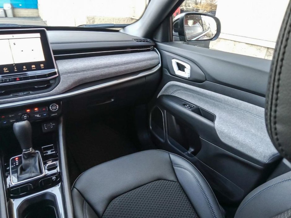 2025 Jeep Compass NORTH IN DIAMOND BLACK EQUIPPED WITH A 2.0L TURBO I4 , 4X4 , 8SPD AUTO , CONVENIENCE GROUP , 10.1INCH W/NAV , PWR TAILGATE , PWR-24