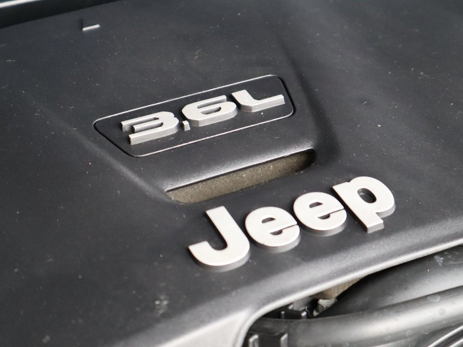 2021 Jeep Gladiator OVERLAND IN HYDRO BLUE PEARL EQUIPPED WITH A 3.6L V6 , 4X4 , 8SPD AUTO , ALPINE AUDIO , LSD , SAFETY GROUP , COLD WEATHER , TRAI-28