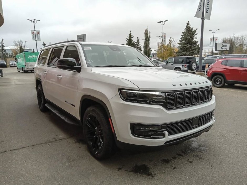 2024 Jeep Wagoneer L SERIES II CARBIDE IN BRIGHT WHITE EQUIPPED WITH A 3.0L TWIN TURBO I6 , 4X4 , 8SPD AUTO , 22INVH RIMS , FLEX SEATING GROUP , THRE-28