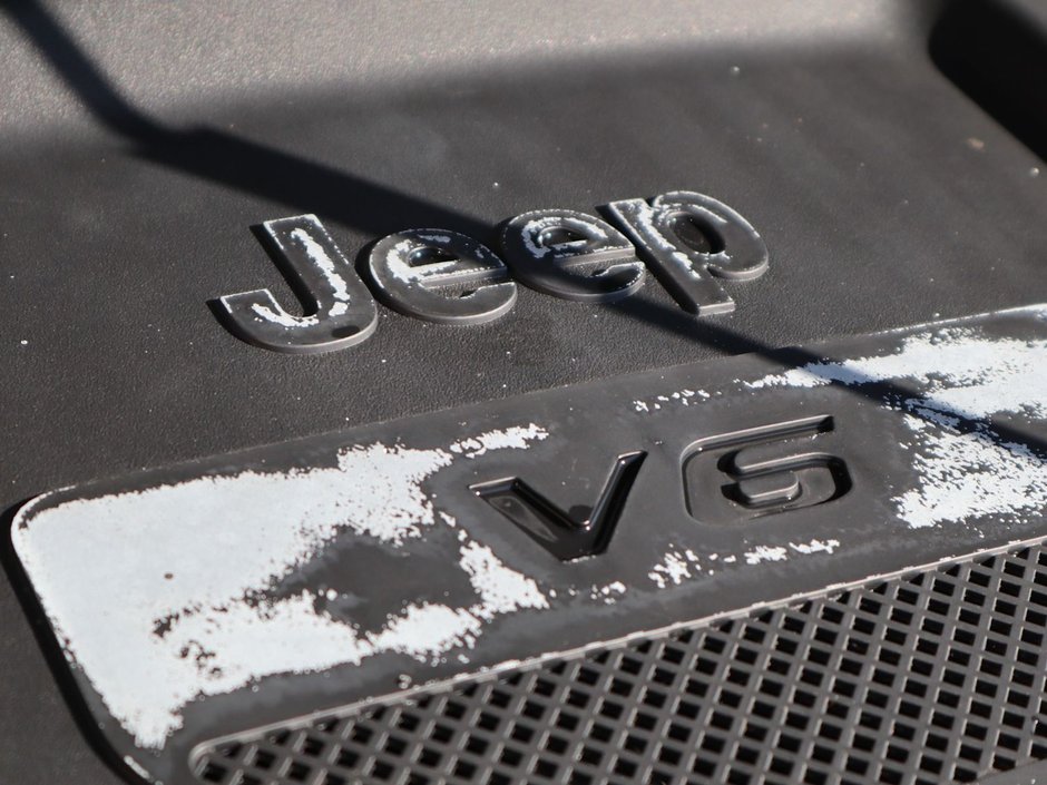 2018 Jeep WRANGLER JK UNLIMITED UNLIMITED SAHARA IN BRIGHT WHITE EQUIPPED WITH A 3.6L V6 , 4X4 , 5SPD AUTO , 18INCH RIMS , REMOTE START , NAV , ANTI SPIN DIFF ,-28