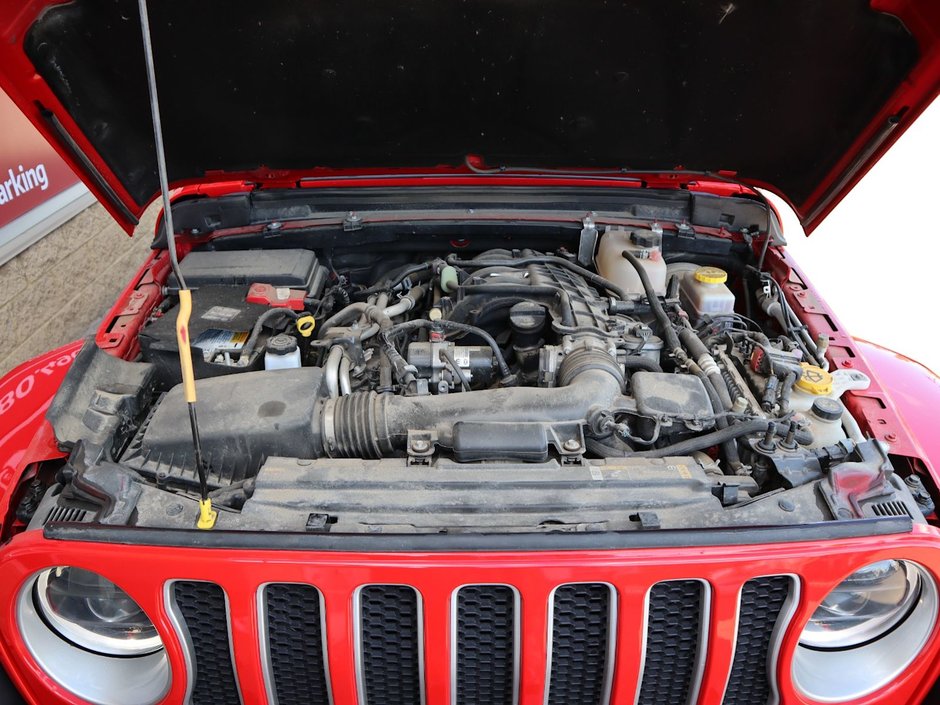 2023 Jeep Wrangler SAHARA IN FIRECRACKER RED EQUIPPED WITH A 3.6L V6 W/ETORQUE , 4X4 , 8SPD TF AUTO , HARDTOP , SIDE STEPS , LSD , LED LIGHTING , T-28