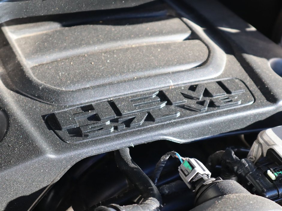 2023 Ram 1500 BIG HORN IN BRIGHT WHITE EQUIPPED WITH A 5.7L HEMI V8 W/ETORQUE , 4X4 , 8SPD AUTO , BIG HORN LVL 1 , BACKUP CAM , PUSH START , B-29