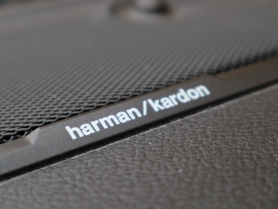 2023 Ram 1500 LARAMIE NIGHT EDITION IN BRIGHT WHITE EQUIPPED WITH A 5.7L HEMI V8 W/ETORQUE , 4X4 , 8SPD AUTO , 125L TANK , PWR RUNNING BOARDS-34