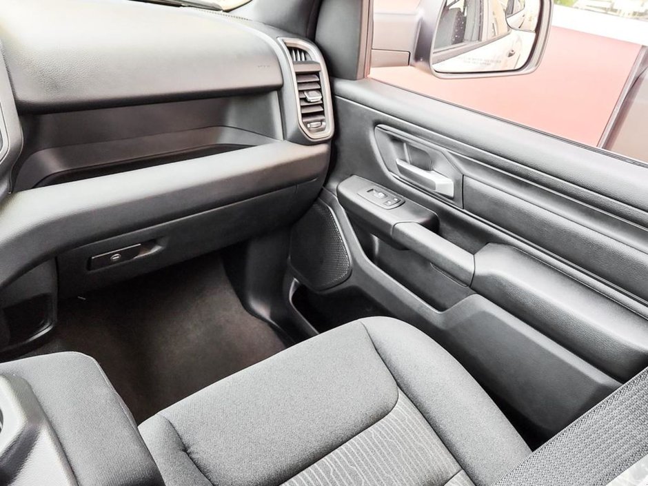 2023 Ram 1500 TRADESMAN IN BRIGHT WHITE EQUIPPED WITH A 5.7L HEMI V8 W/ETORQUE , 4X4 , 8SPD AUTO , TRADESMAN LVL 1 , BACKUP CAM , AC , CRUISE-24